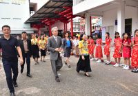 ท่านกงสุลมอบเงินสนับสนุน ศรีนครฯ